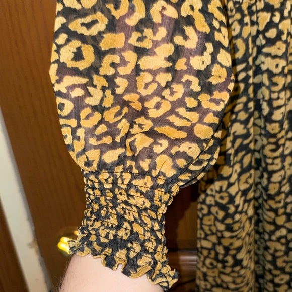 WhoWhatWear Cheetah Print Surplice V-Neck Wrap Long Lantern Sleeve Midi Dress - Picture 10 of 16